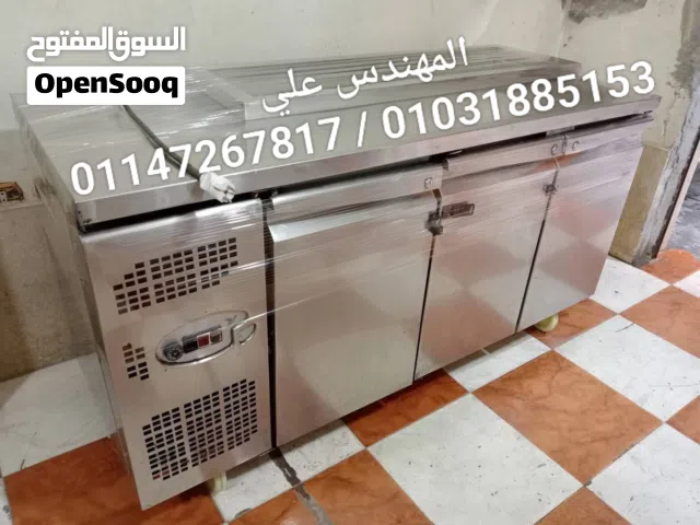 ثلاجة اندر كاونتر ستانليس وبلزق المصنع مستعمله شهر فقط