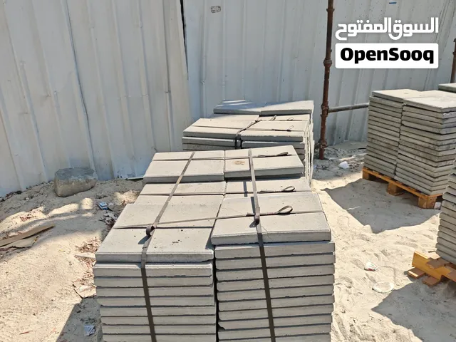 بلاط اسمنتي للبيع 40×40×4سم مصنع ابراج الكويت الكمية الموجودة 12 طبلية 1200 حبه بلاط