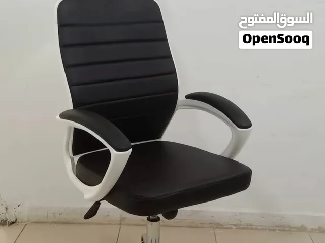 كرسي جلد علي عجله معدن ميكانيزم /كرسي إداري /كرسي مدير /كرسي مودرن