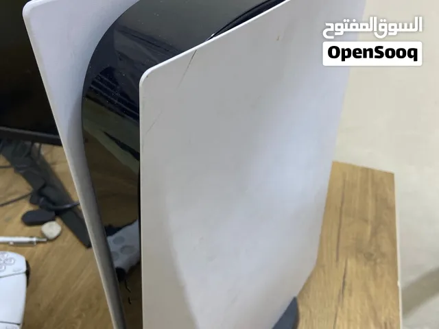 بلي 5 مستعمل نظافه عاليه ويه يده اصليه و العاب + مساحه 825gb ريجن ياباني و وياه كل ملحقاته
