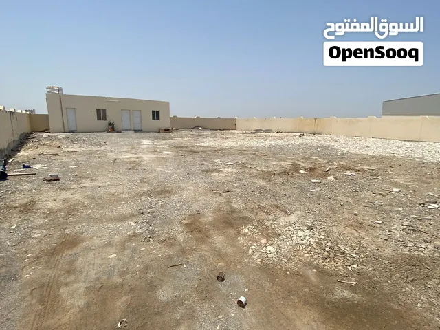 للايجار بركاء صناعيه السقسوق يوحد غرفتين ومطبخ ودورة مياه ومساحة الارض 1080 متر  مطلوب مبلغ 750 ريال