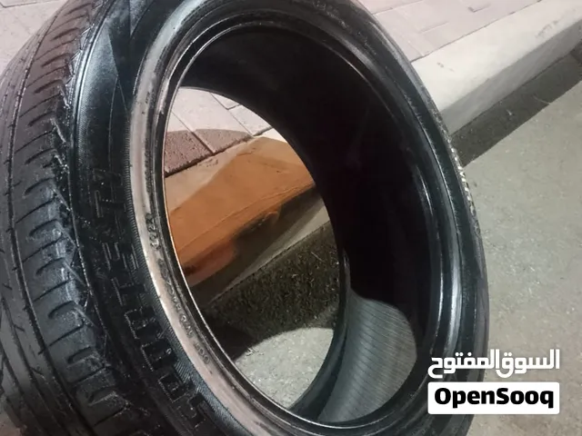للبيع إطار. مقاس 215 / 55 /17
