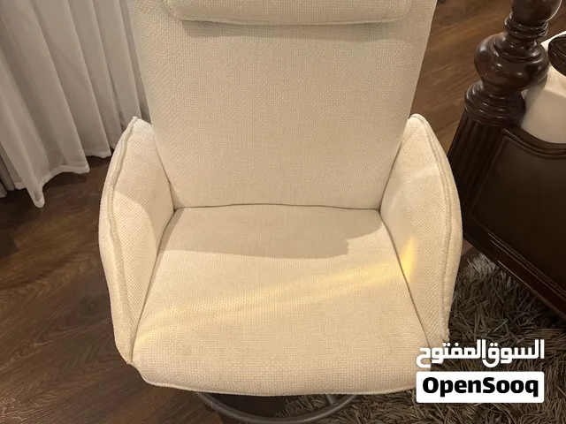 كرسي دوار من الامارات ...مع ركايه