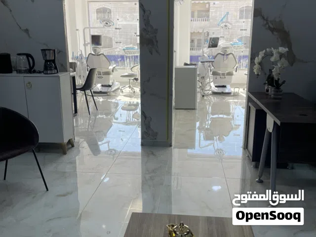 مركز اسنان مجهز بالكامل حديث للبيع طبربور