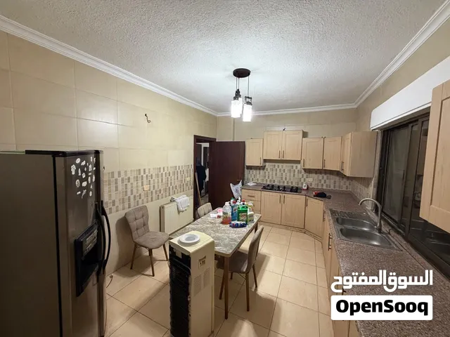 مطبخ خشب للبيع كامل مع ثلاجة