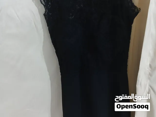 فستان اسود قصير مستعمل مره واحده فقط الصدر دانتيل ويوجد خدمه توصيل لجميع محافضات العراق