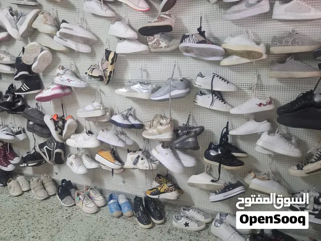 شروة احذية اروبية مستعمل + ملابس فوتر مستعمل اروبي + ملابس صيفي شتوي جديد بسعر مغري