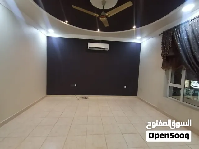 للبيع فيلا تجارية ومحلات في قلالي