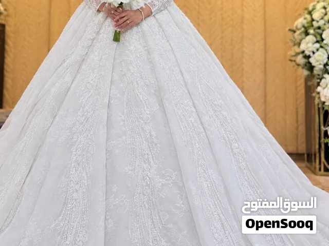 فستان زفاف مستعمل بحال الجديد