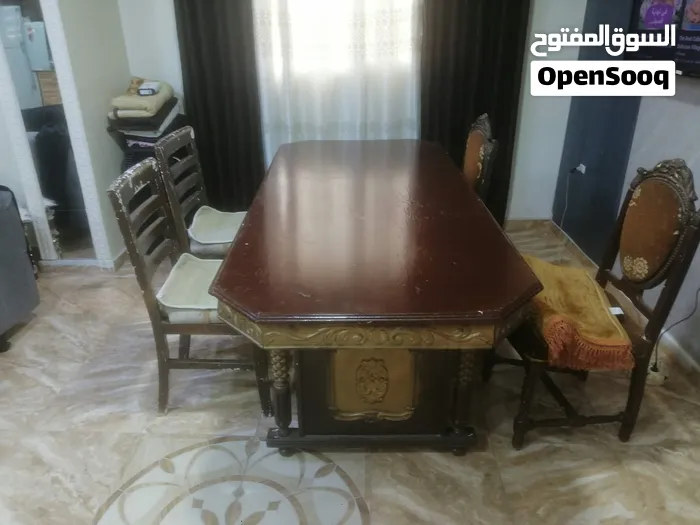 طاولة سفرة مع ⁦⁦4⁩⁩ كراسي