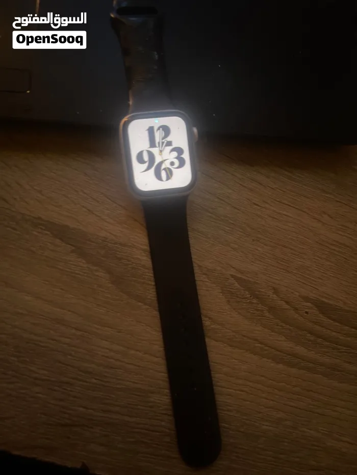 Apple Watch SE 44mm للبيع